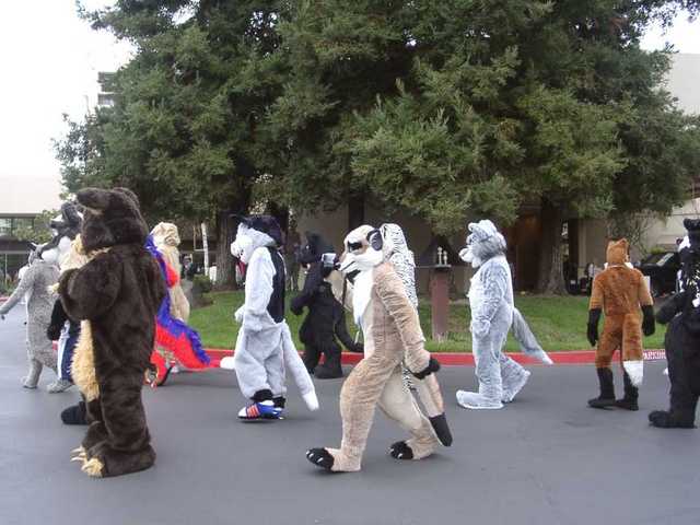 Parade 4 (FC2003)