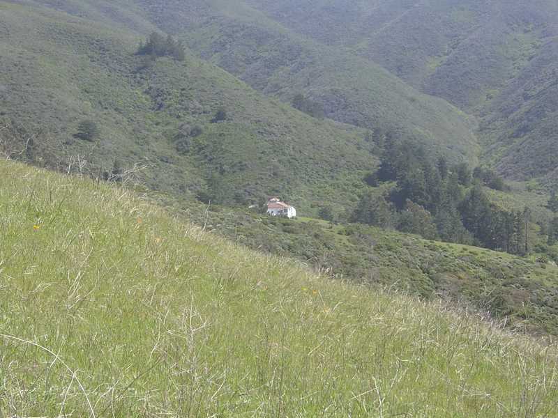 A lone house at the edge of Vallemar